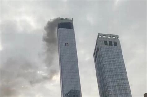 New York Fire: Smoke plumes from lower Manhattan skyscraper as building ...