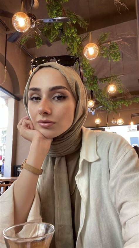 Sarah Aly adlı kullanıcının Hijabi outfits casual panosundaki Pin