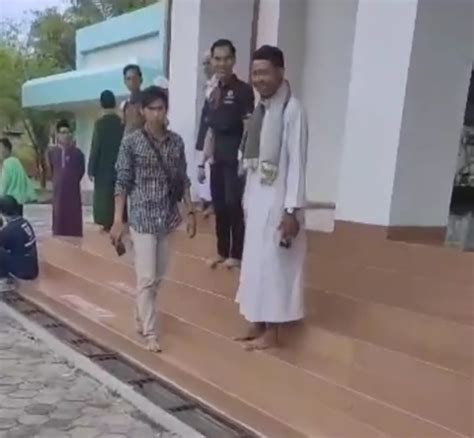 Sejak Berdiri Baru Ini Terjadi Puluhan Sendal Dan Sepatu Jamaah