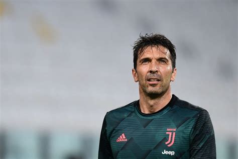 Buffon Annuncia L Addio Finisce Qua Stile Juve