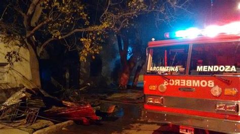 Se incendió un galpón que era usado por dos familias para vivir