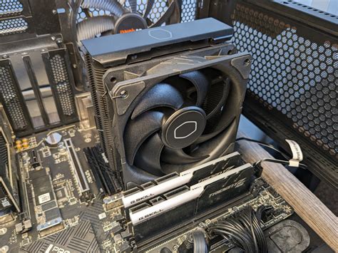 The Cpu Cooler That Doesn T Stop Evolving Cooler Master Hyper