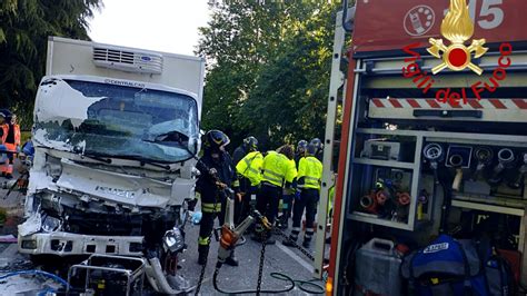 Grave Incidente A Erba Soccorso Un Uomo Rimasto Incastrato