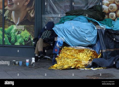 Obdachlose leben bei eisigen Temperaturen von teils bis über 10 Grad