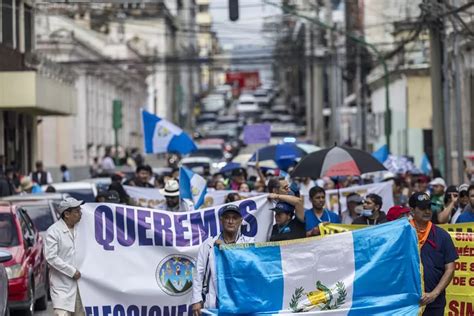 Estudiantes Guatemaltecos Toman Las Calles En Defensa De La Democracia