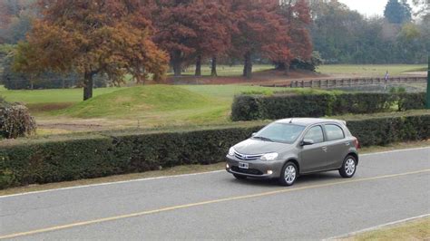 Crítica Toyota Etios XLS Automático 2016