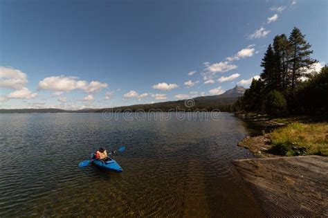 Diamond Lake Mount Thielsen Editorial Photography Image Of Mountains