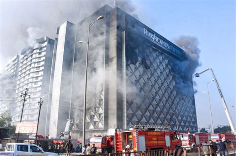 Surat Market Fire 10 Storey Building Gutted In Blaze News18