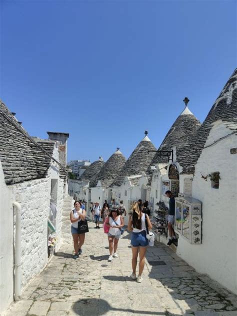 Lecce Alberobello Locorotondo And Ostuni Tour Mit Aperitif Getyourguide