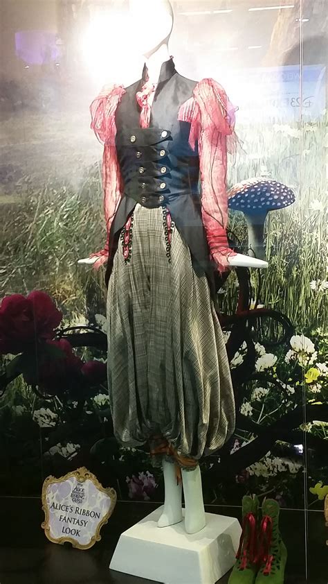 D23 Photos Alice Through The Looking Glass Costume Exhibit Overmental