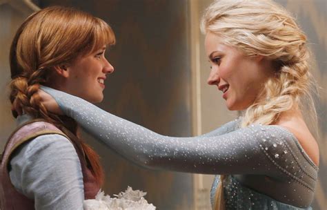 Frozens Anna And Elsa Shake Up Once Upon A Time In Season Tv Insider