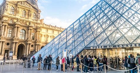 Entrada oficial Museo del Louvre de París