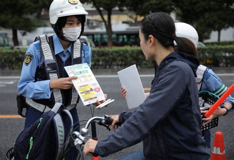 自転車「赤切符」強化 飲食宅配など事故増加 警視庁 毎日新聞