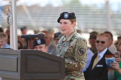 305th Military Intelligence Battalion Welcomes New Commander Article