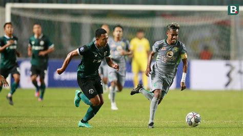 Pemain Persebaya Bertahan Kapan Alwi Slamat Dan Muhammad Hidayat