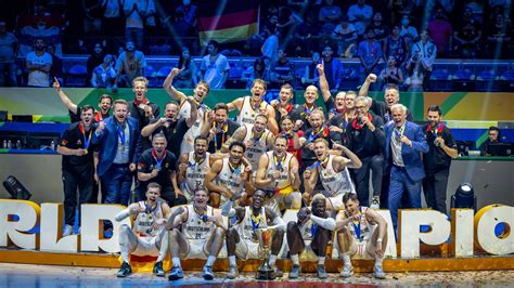 Basketball WM Deutschlands Basketballer Feiern Kabinenparty STERN De