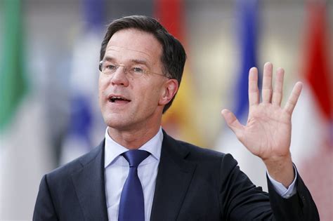 Rutte Trekt Zich Terug In Chopin Biografie Tijdens Eu Top Over Begroting