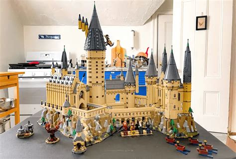 LEGO Hogwarts Castle Review and Guide - Brick Set Go