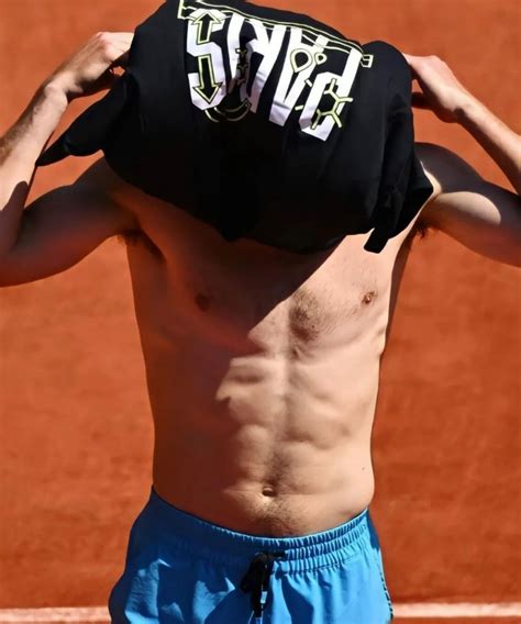 Tsitsipas Shows Sculptured Body And Abs At The French Open Before