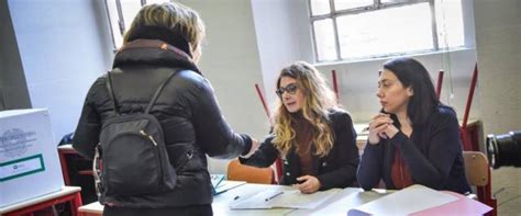 Regionali Urne Aperte Fino Alle 15 Di Lunedì Meloni Votare Fa