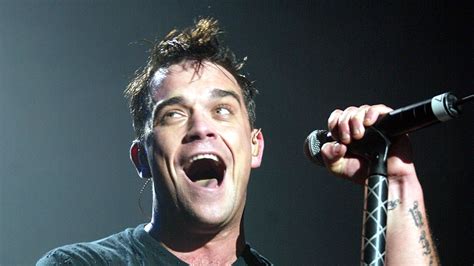 La historia detrás de 'Rock DJ' de Robbie Williams, el videoclip que ...