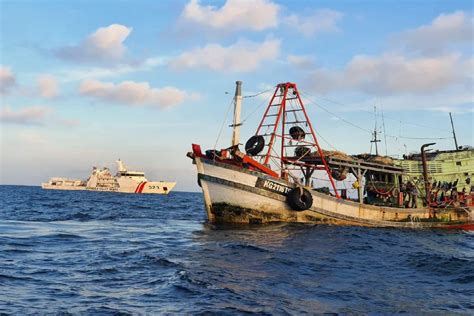 Tni Al Tangkap Kapal Ikan Berbendera Vietnam Di Laut Natuna Genpi Co