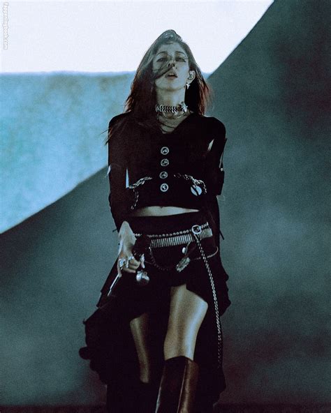 Caroline Polachek Fenisfun Nude OnlyFans Leaks The Fappening Photo 5221310 FappeningBook