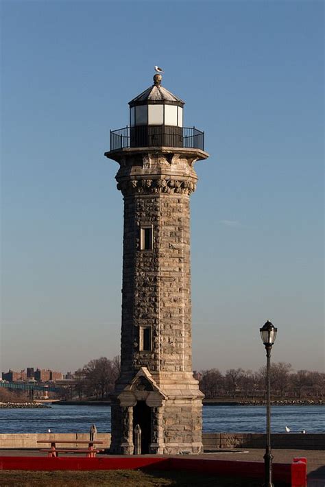 Roosevelt Island Lighthouse - New York