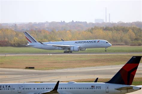 Air France 777 300 ER F GSQA And A350 900 F HTYB F Flickr