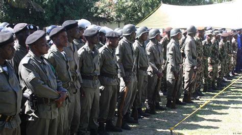 Polícia de Moçambique liberta 41 pessoas de cativeiro DW 07 10 2017