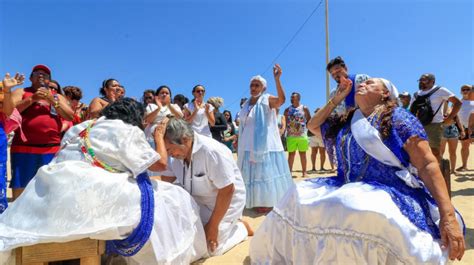 Festa de Iemanjá leva religiosidade e cultura para a Praia de Iracema