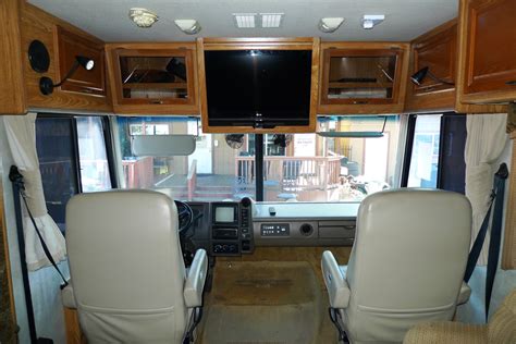 2005 Fleetwood Bounder 33R - AMERICAN MOTOR HOME