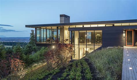 Oregon Custom Home Maximizes Surrounding Mountain Views | Builder Magazine