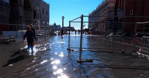 Acqua Alta A Venezia Per La Prima Volta Entrano In Funzione Le