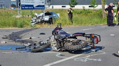 Horror Crash Bei Bramsche Rentner Missachtet Vorfahrt