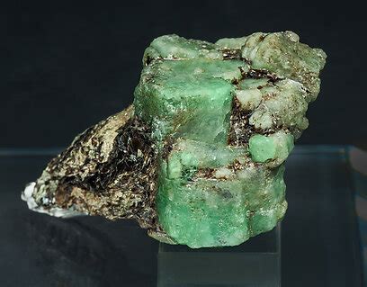 Mineral Berilo Variedad Esmeralda Con Phlogopita Fabre Minerals