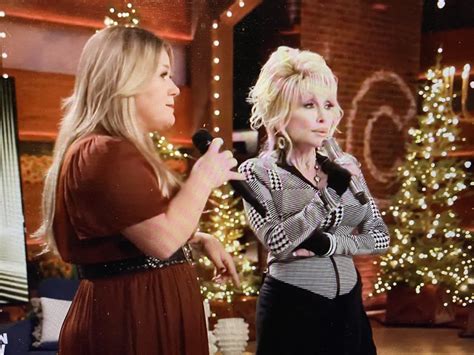 Dolly Parton And Kelly Clarkson Duet On “the Kelly Clarkson Show