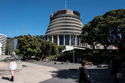 New Zealand Parliament to Have Extra Seat After Candidate Dies - Bloomberg