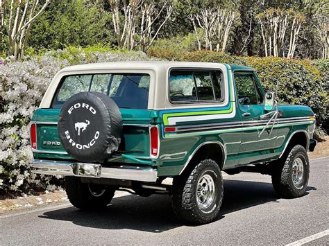 Amazingly Perfect 1979 Ford Bronco Features Some Cool Retro Touches