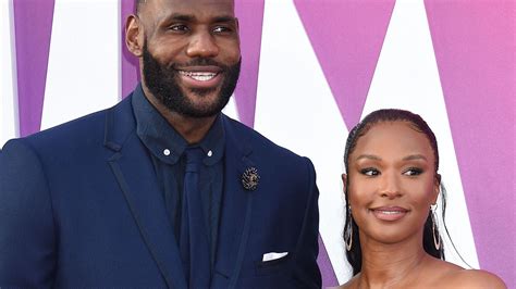 Lebron James Qui Est Savannah Sa Sublime Femme Et M Re De Ses Trois