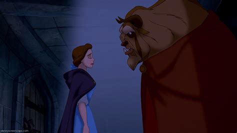 Belle S Cloak Personajes Bella Y Bestia Pinturas Disney La Bella Y La Bestia