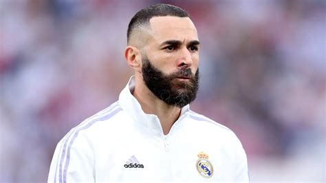 Karim Benzema Moqu Sur La Toile Avec Ses Photos De Duba Il Prend