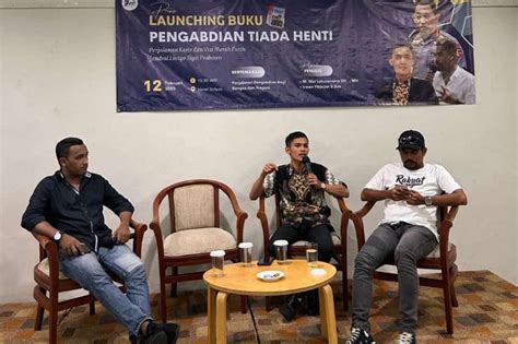 Dua Penulis Milenial Sukses Luncurkan Buku Perjalanan Karir Kapolri