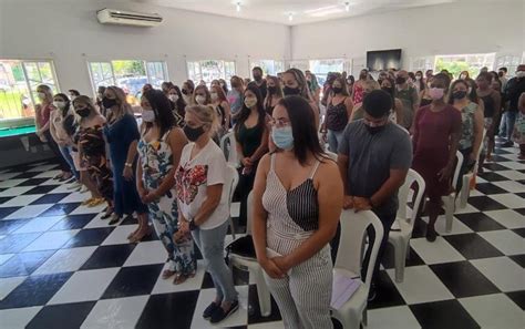 Aprovados Em Concurso P Blico Assinam Termo De Posse Em Iguaba Grande