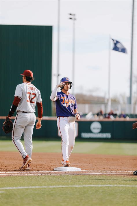 No 3 Clemson Scores Eight In The Ninth To Defeat No 7 Seminoles 9 8 In Game 2 Of Doubleheader