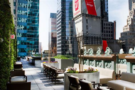 Exclusive First Look at the Only Rooftop Bar in Times Square - Bloomberg