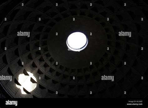 Pantheon's oculus, Rome Stock Photo - Alamy