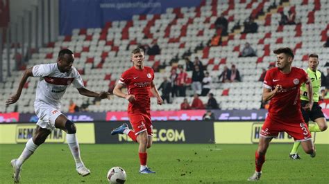 İlk yarı sonucu Antalyaspor 2 Sivasspor 1 Önce Vatan Gazetesi