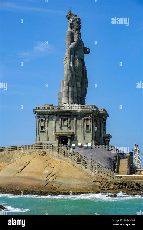 Thiruvalluvar statue in Kanyakumari, India Stock Photo - Alamy