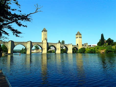 Cahors and its beautiful medieval bridge – Motorhome Europe